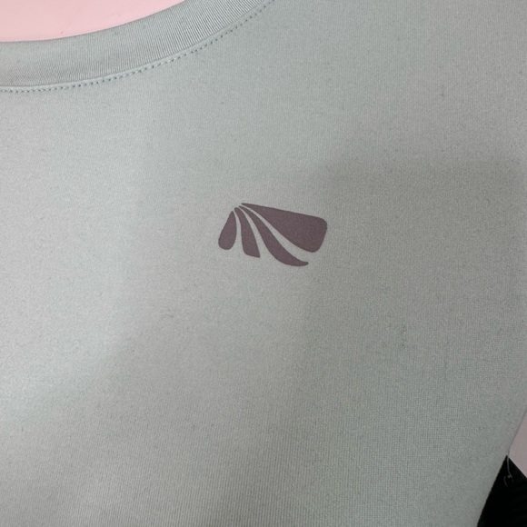 Athletic top - Picture 3 of 9